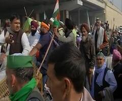 Farmers Protest: यूपी गेट पर किसानों का हंगामा जारी, पुलिस के साथ भिड़ंत | Purab Pashchim 