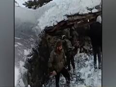 J&K: घाटी में सुरक्षाबलों का बड़ा ऑपरेशन, लश्कर के दो आतंकियों को किया ढेर । मातृभूमि