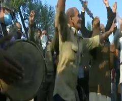 Jammu Kashmir DDC elections: वोटिंग के बाद डांस करते दिखे Pakistan से आए Refugees| ABPGanga