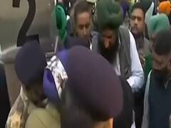 किसान आंदोलन: किसानों और सरकार के बीच बातचीत जारी, क्या हटेगा गतिरोध?