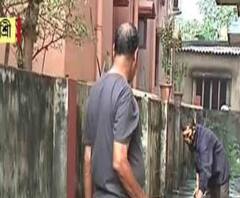 মর্মান্তিক! লোফালুফি খেলতে গিয়ে ছাদ থেকে পড়ে গেল একরত্তি, বাঁচাতে গিয়ে মৃত্যু বাবার