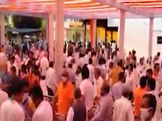 વલસાડના લોકાર્પણ કાર્યક્રમમાં સભા સંબોધ્યા વિના સીઆર પાટીલે કેમ ચાલતી પકડી? જુઓ વીડિયો