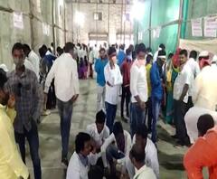 Gram Panchayat Election : ग्रामपंचायत अर्ज भरण्याचा शेवटचा दिवस, सोशल डिस्टन्सिंगचे तीन-तेरा