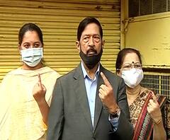 Pune Graduate Teacher Constituency Election | भाजप खासदार गिरीश बापट यांनी मतदानाचा हक्क बजावला