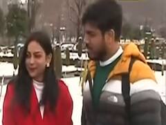 J&K: बर्फबारी की लुत्फ उठा रहे हैं पर्यटक । Ground Report