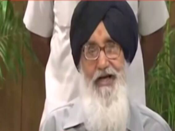  कृषि कानूनों पर विरोध जारी, किसानों के समर्थन में प्रकाश सिंह बादल ने लौटाया पद्म विभूषण