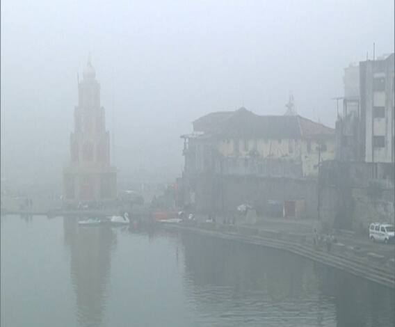 Nashik Fog | नाशिक शहरावर दाट धुक्याची चादर; गोदोकाठ, मंदिरं, रस्ते धुक्यात हरवले