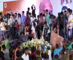 Parali | 80 किलोचा केक 30 सेकंदात फस्त! शरद पवारांच्या वाढदिवसानिमित्त आयोजित कार्यक्रमात धिंगाणा