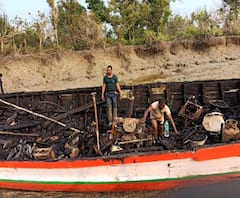 পিকনিক করতে গিয়ে নৌকায় সিলিন্ডার বিস্ফোরণ, প্রাণ বাঁচাতে জলে ঝাঁপ যাত্রীদের
