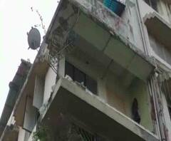বেহালায় ভেঙে পড়ল বাড়ির বারান্দা, দুই রাজ মিস্ত্রি সহ আহত ৩