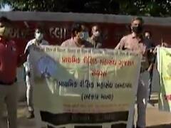 અમદાવાદઃ પ્રાથમિક શિક્ષકોએ 4200 ગ્રેડ પે બાબતે કલેક્ટર કચેરીએ કરી રજૂઆત, જુઓ વીડિયો