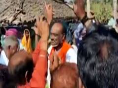 बिना मास्क जमकर नाचे BJP सांसद Durga Das Uikey, सोशल डिस्टैंसिंग भी भूले