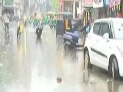 વડોદરાઃ થોડા વરસાદમાં જ નવાપુરા વિસ્તારમાં ગટરોના પાણી થયા બેક, જુઓ વીડિયો