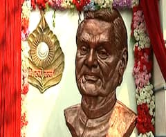 Atal Bihar Vajpeyee Statue कांदिवलीतील अटल बिहारी वाजपेयी यांच्या प्रस्तावित पुतळ्याचं भूमिपूजन रद्द
