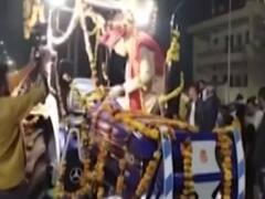 Olympian Boxer Sumit Sangwan uses tractor in his 'Baaraat' to support farmers