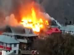 Shimla के गांव में लगी भीषण आग, दर्जन भर घर हुए खाक, करोड़ों के नुकसान की आशंका
