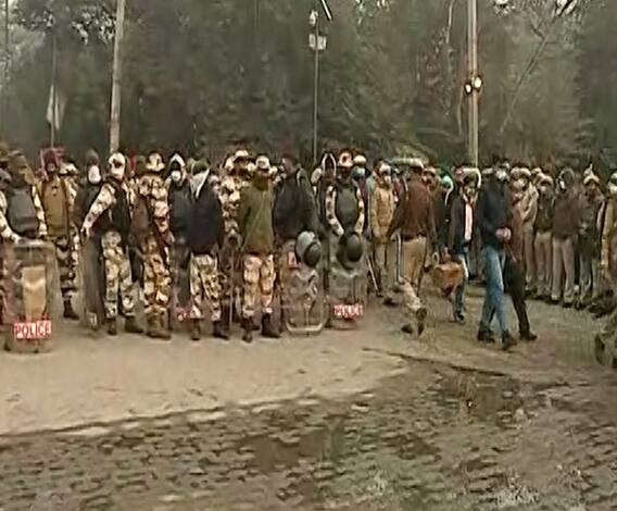 Farmers Protest | दिल्लीच्या सीमेवर शेतकऱ्यांना रोखण्याची तयारी; सीमेवर मोठा पोलीस बंदोबस्त तैनात