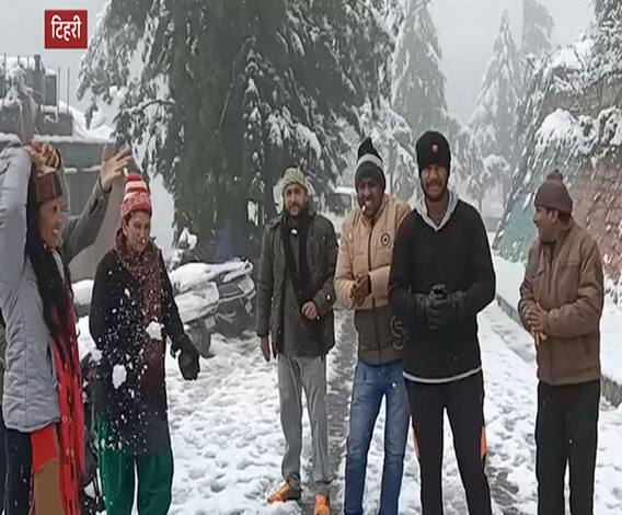 Uttarakhand में नए साल से पहले कुदरत मेहरबान, धनौल्टी में Snowfall | ABP Ganga 