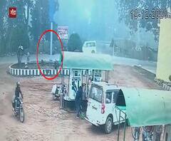 स्कॉर्पियो की टक्कर से हवा में उछला बाइक सवार, देखें हादसे का LIVE वीडियो | ABP Ganga 