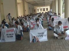 નીતિન પટેલની ચીમકી છતાં ઇન્ટર્ન ડોક્ટરોની હડતાળ બીજા દિવસે પણ યથાવત