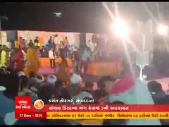 થરાદઃલગ્નમાં ગરબા દરમિયાન ઉડ્યા સોશિયલ ડિસ્ટન્સના ધજાગરા, આ લોકગાયિકા સામે નોંધાઇ ફરિયાદ