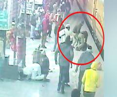 ट्रेन में चढ़ने के दौरान हादसा, RPF के कॉन्स्टेबल सतीश ने यात्री को बचाया