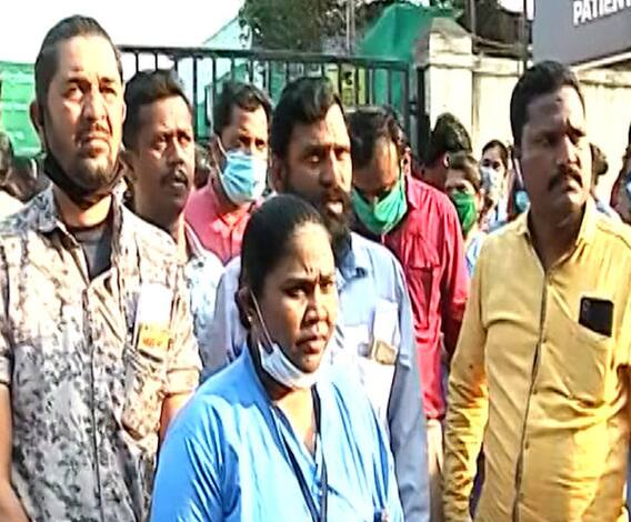  पुण्यातील जम्बो कोविड सेंटरबाहेर कंत्राटी कर्मचाऱ्यांचं आंदोलन, 3 महिन्यांपासून पगार थकवल्याचा आरोप