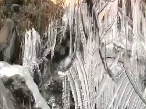 बर्फबारी से कश्मीर के झील-नाले सब जमे, जनजीवन हुआ बेहाल