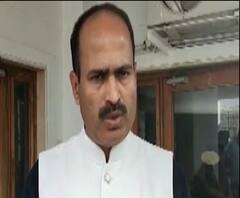 साताऱ्यातील भिंती शिल्प वादात, शिल्प काढून टाकण्याची मागणी, एकत्रित शिल्पावर काहींचा आक्षेप