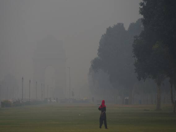 Delhi Weather: राजधानी में बढ़ती जा रही ठंड, कोहरे की चादर में ढका India Gate | Ground Report