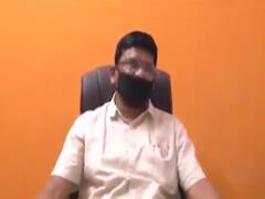 વલસાડઃ પેજ કમિટી મુદ્દે બબાલ થતા પારડી ભાજપ પ્રમુખે ઉપપ્રમુખને માર્યો લાફો, જુઓ વીડિયો