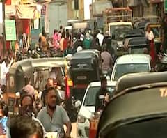 अजून लस आलेली नाही! नवीन वर्षाच्या सेलिब्रेशनसाठी घराबाहेर पडताय? आधी हे दृश्य जरूर पाहा!