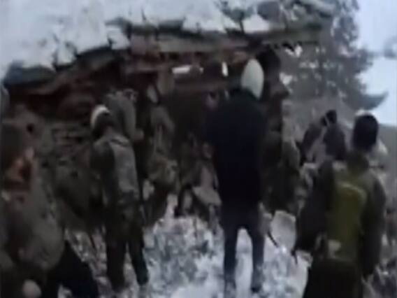 जम्मू कश्मीर में बड़ी साजिश नाकाम, सुरक्षाबलों ने दो पाकिस्तानी आतंकी ढेर किए, एक को जिंदा पकड़ा