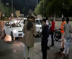 Solapur Night curfew | सोलापुरात नाईट कर्फ्यू; ठिकठिकाणी पोलिसांकडून नाकाबंदी