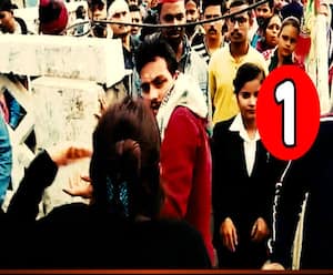 मनचले को बीच सड़क सबक सिखाने लगी महिला, वीडियो हुआ वायरल | Ganga Prime 