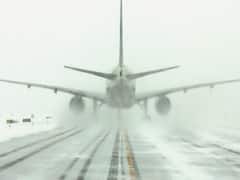 Kolkata Airport पर घने कोहरे की वजह से उड़ानों पर असर, सुबह से Take-Off और Landing में परेशानी