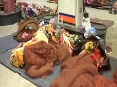 Agitating Farmers spend chilly nights in trollies & tractors at Singhu Border | Master Stroke