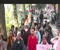 साफ-सफाई करने वाले कर्मियों की हड़ताल, वेतन नहीं मिलने से हड़ताल पर कर्मचारी