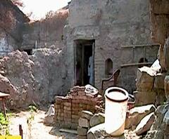 वीजेचं कनेक्शन कापलेल्या घराला वीजबिल कसं आलं? पुरात वाहून गेलेल्या घराला वीजबिलाचा भुर्दंड