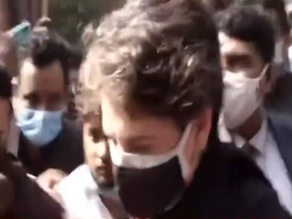 Priyanka Gandhi को आधा घंटा हिरासत में रखने के बाद किया गया रिहा 