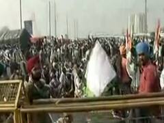 Farmers Protest : किसानों ने बंद किया NH-24 