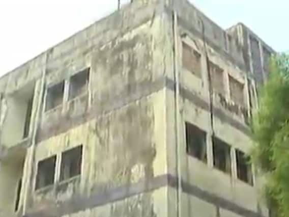 સુરતમાં નગર પ્રાથમિક શિક્ષણ સમિતિ કચેરી જર્જરીત હાલતમાં