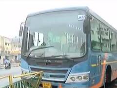 અમદાવાદઃ ધરણીધર વિસ્તારમાં ટેમ્પા સાથે અથડાયા બાદ રેલિંગમાં ઘૂસી BRTS, જુઓ વીડિયો