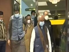 Narendra Singh Tomar addresses media after talks with farmers 