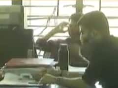 અમદાવાદ જિલ્લા પંચાયતની કચેરીમાં અનેક કર્મચારીઓ માસ્ક વિના જોવા મળ્યા, જુઓ વીડિયો