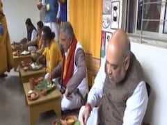 Amit Shah leaves from Baul singer's house after lunch, will hold roadshow shortly