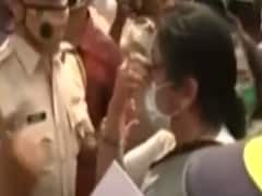 Yogi Adityanath की मुंबई के उद्योगपतियों से मुलाकात के विरोध में NCP कार्यकर्ताओं का प्रदर्शन