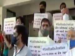 ગઢડા ગોપીનાથજી મંદિર વિવાદ, DySP સામે કાર્યવાહી કરવાની હરિભક્તોએ કરી માંગ