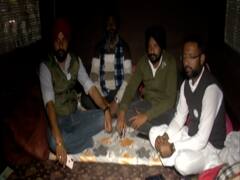 Farmers Protest: किसानों ने ट्रॉली को आधुनिक कमरे में किया तब्दील, AC भी लगाया