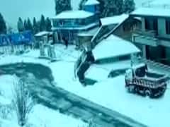 Visuals of snowfall in Srinagar & Shimla will mesmerise you